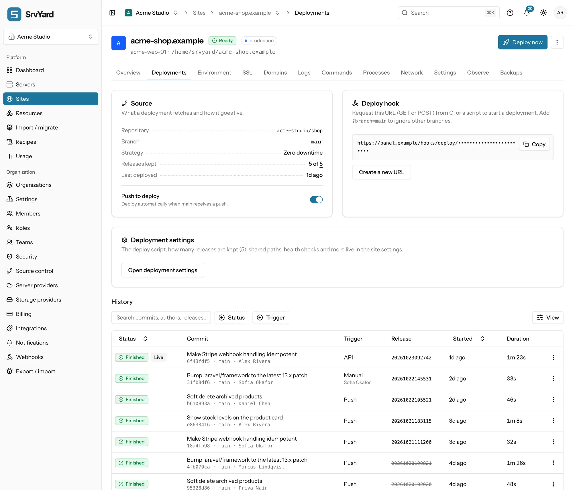 Deployments tab of a site: source, branch, strategy, releases kept and the history by commit, trigger and duration